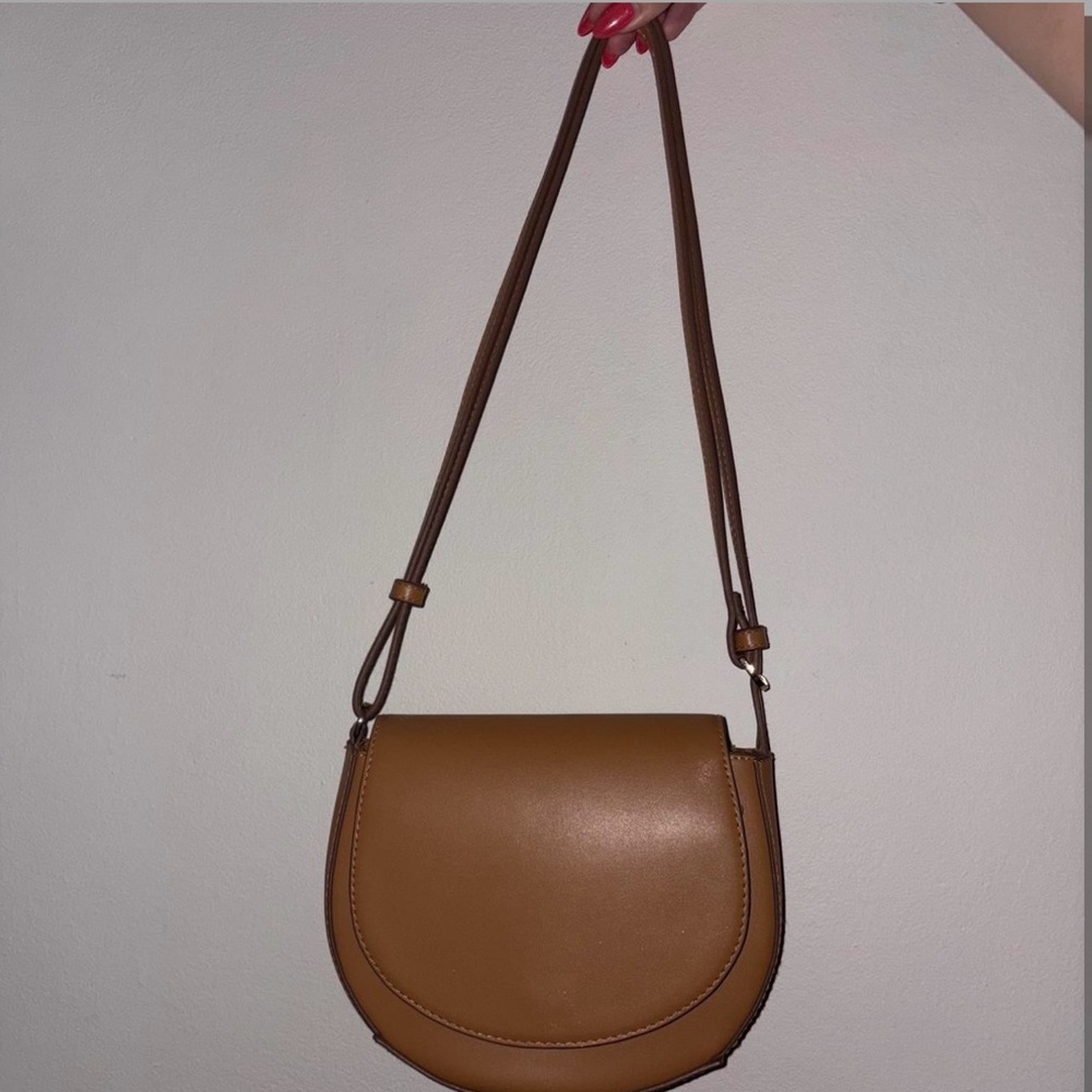 Elegant Tan Crossbody Bag